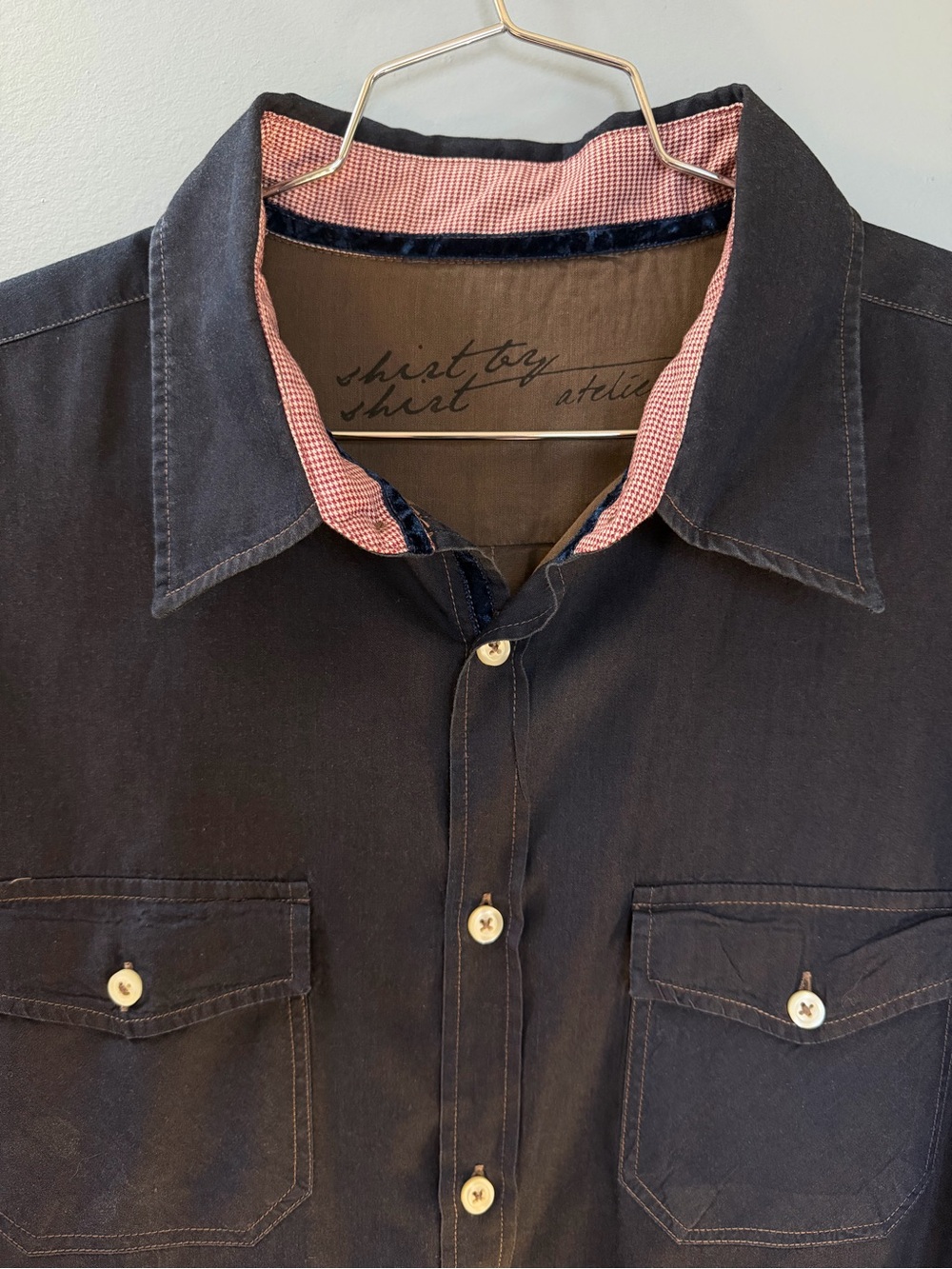 Atelier “Shirt by Shirt” Navy Blue Casual Button-Down Shirt with Red Accents